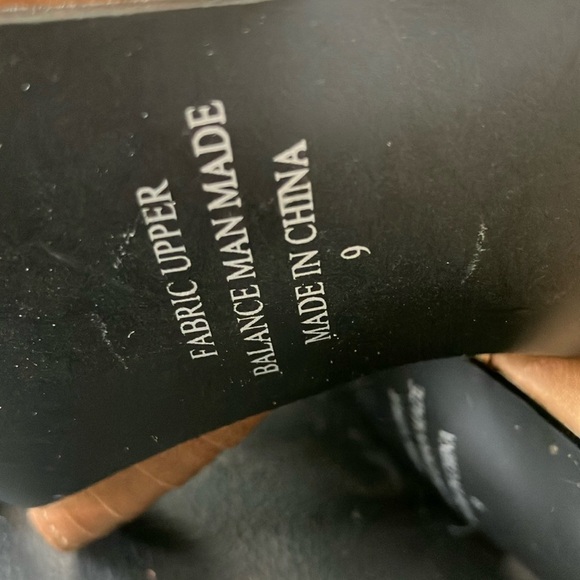 Women’s size 9 Le Château Chic shiny tan golden Stiletto Heels with Ankle Strap - Picture 14 of 16